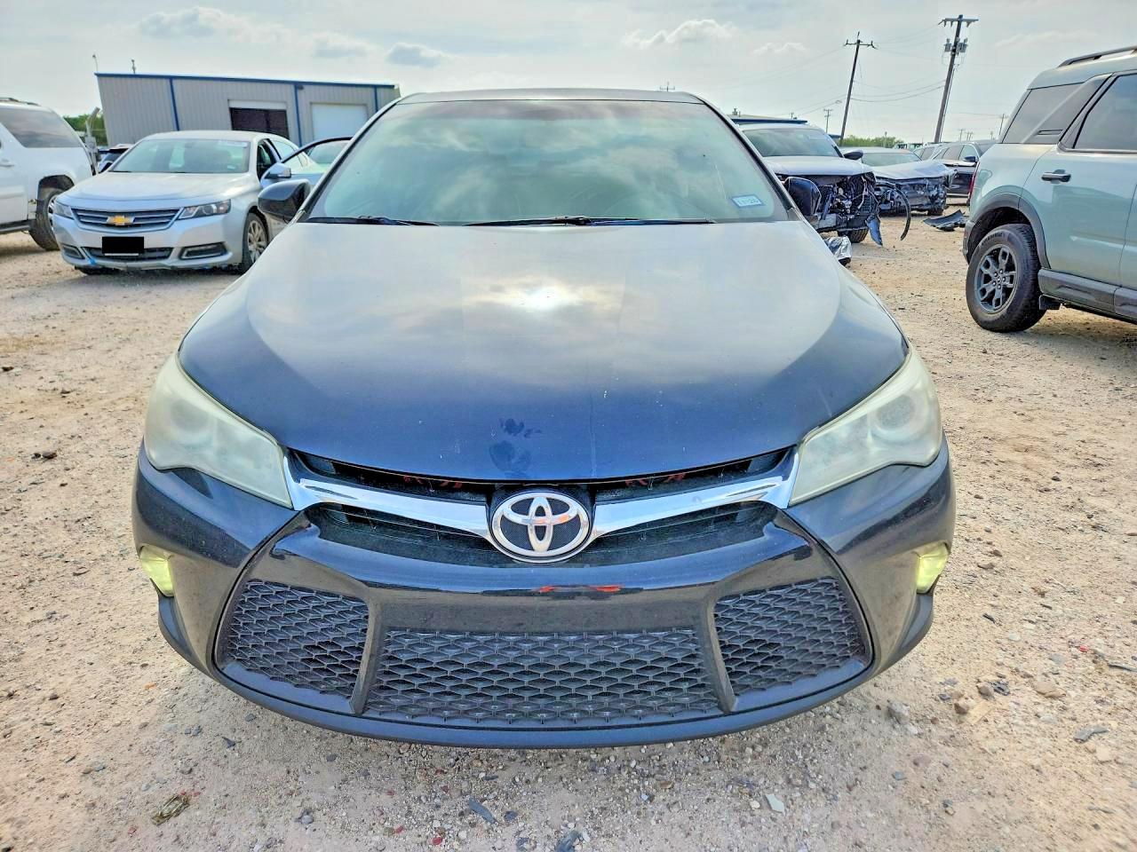 2015 TOYOTA CAMRY XLE photo 5