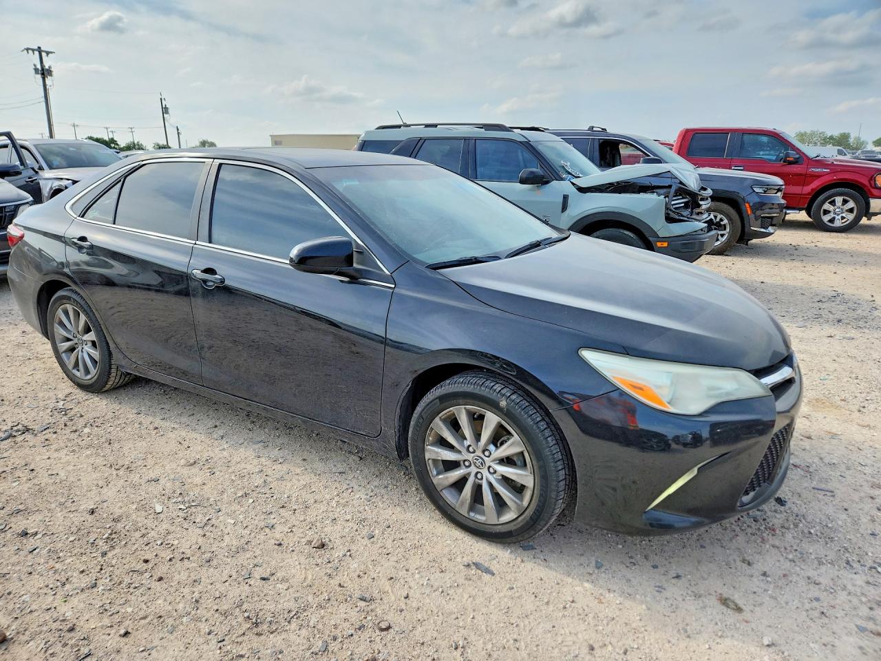 2015 TOYOTA CAMRY XLE photo 4