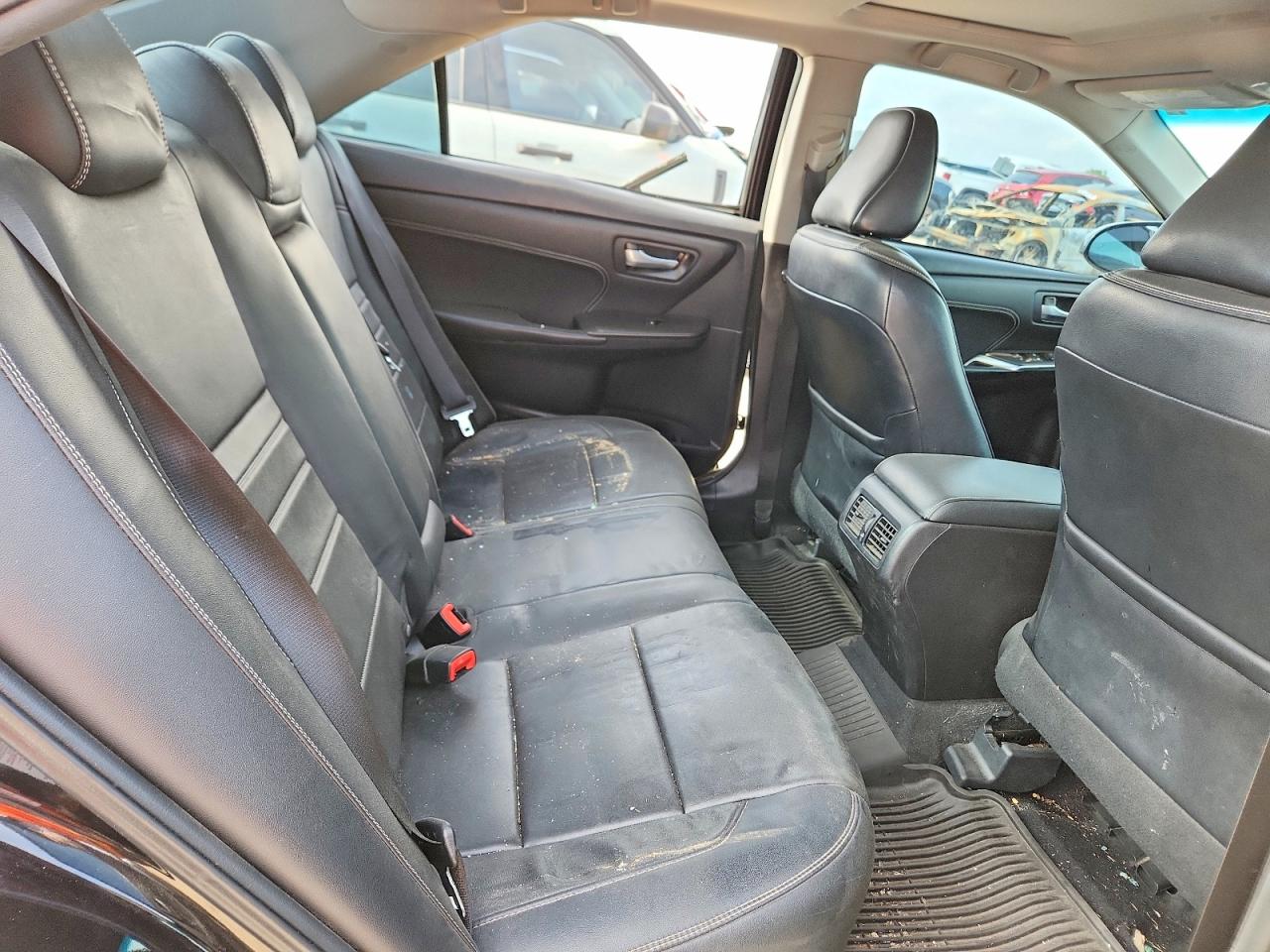 2015 TOYOTA CAMRY XLE photo 10
