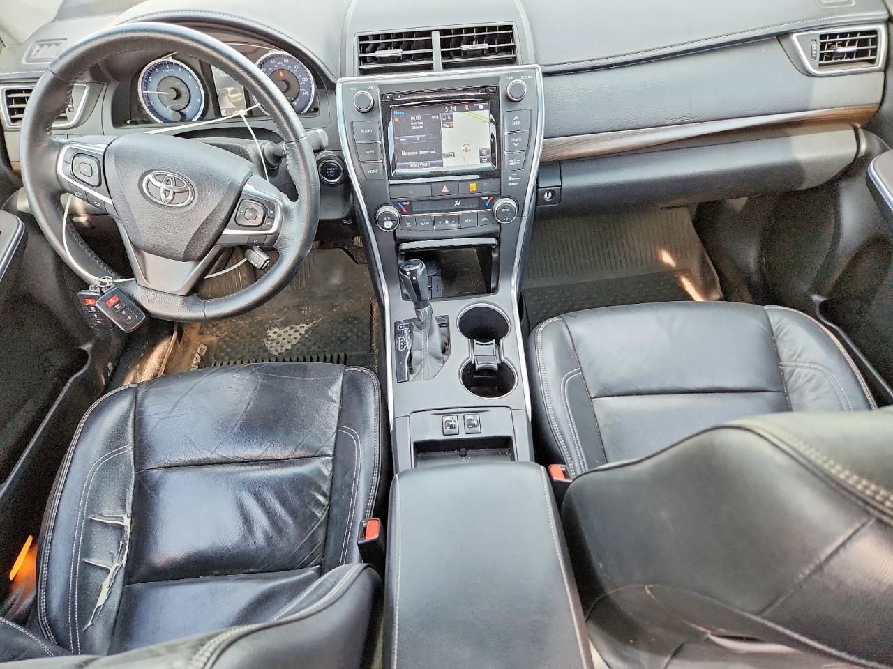 2015 TOYOTA CAMRY XLE photo 8