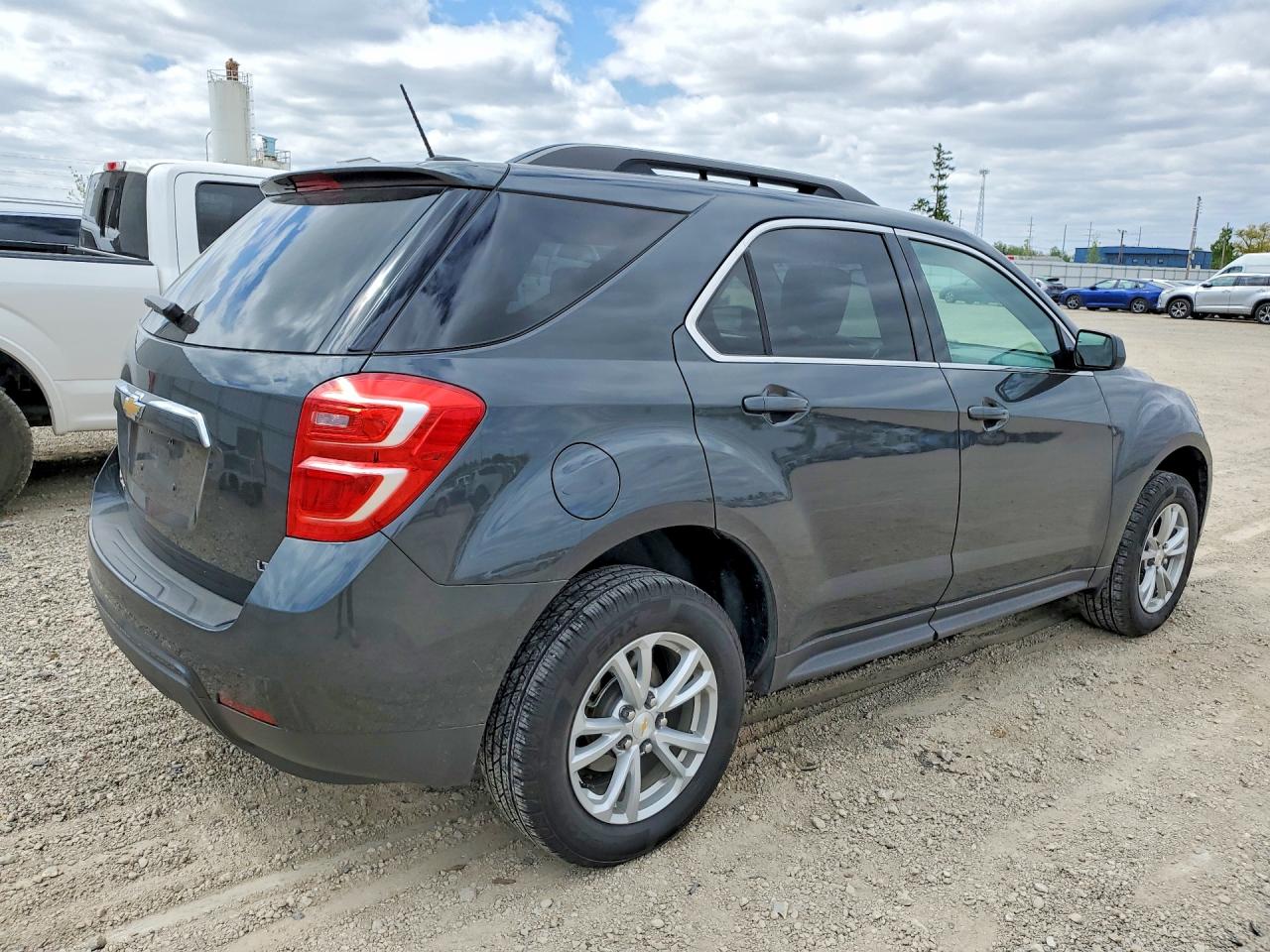 2017 CHEVROLET EQUINOX LT photo 3