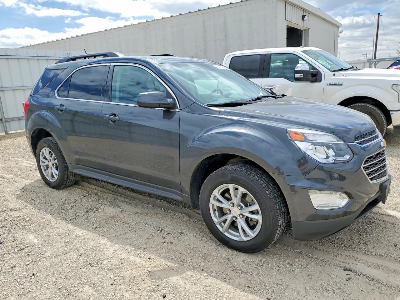 2017 CHEVROLET EQUINOX LT photo 4