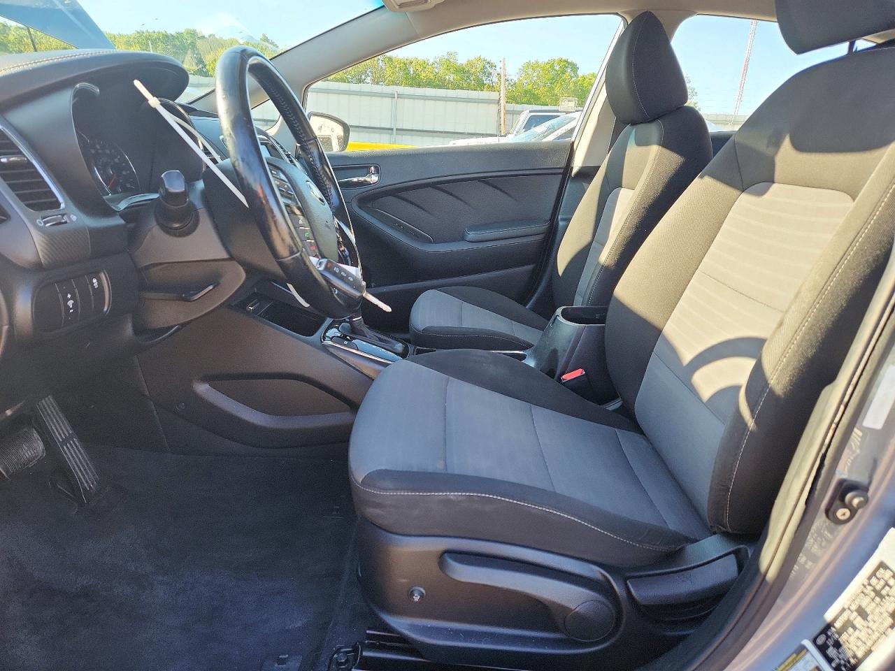 2017 KIA FORTE S photo 19