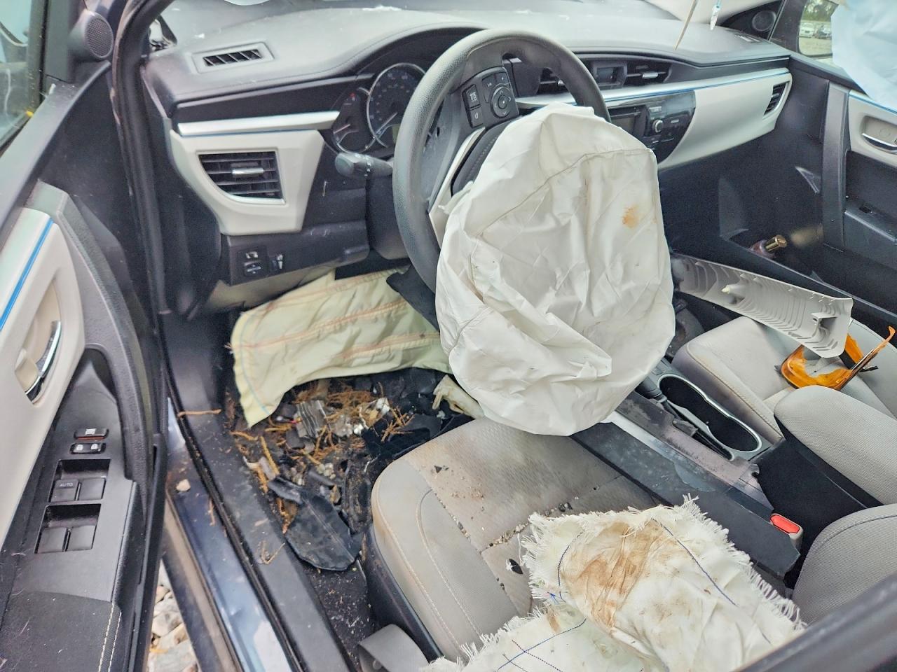 2014 TOYOTA COROLLA LE photo 22