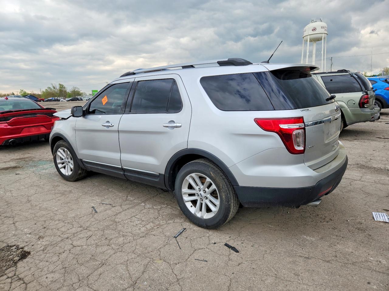 2014 FORD EXPLORER XLT photo 3