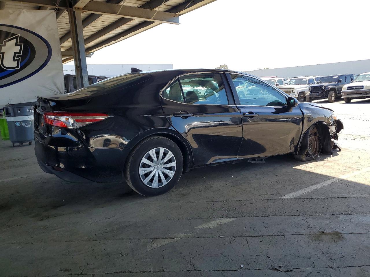 2020 TOYOTA CAMRY LE photo 7