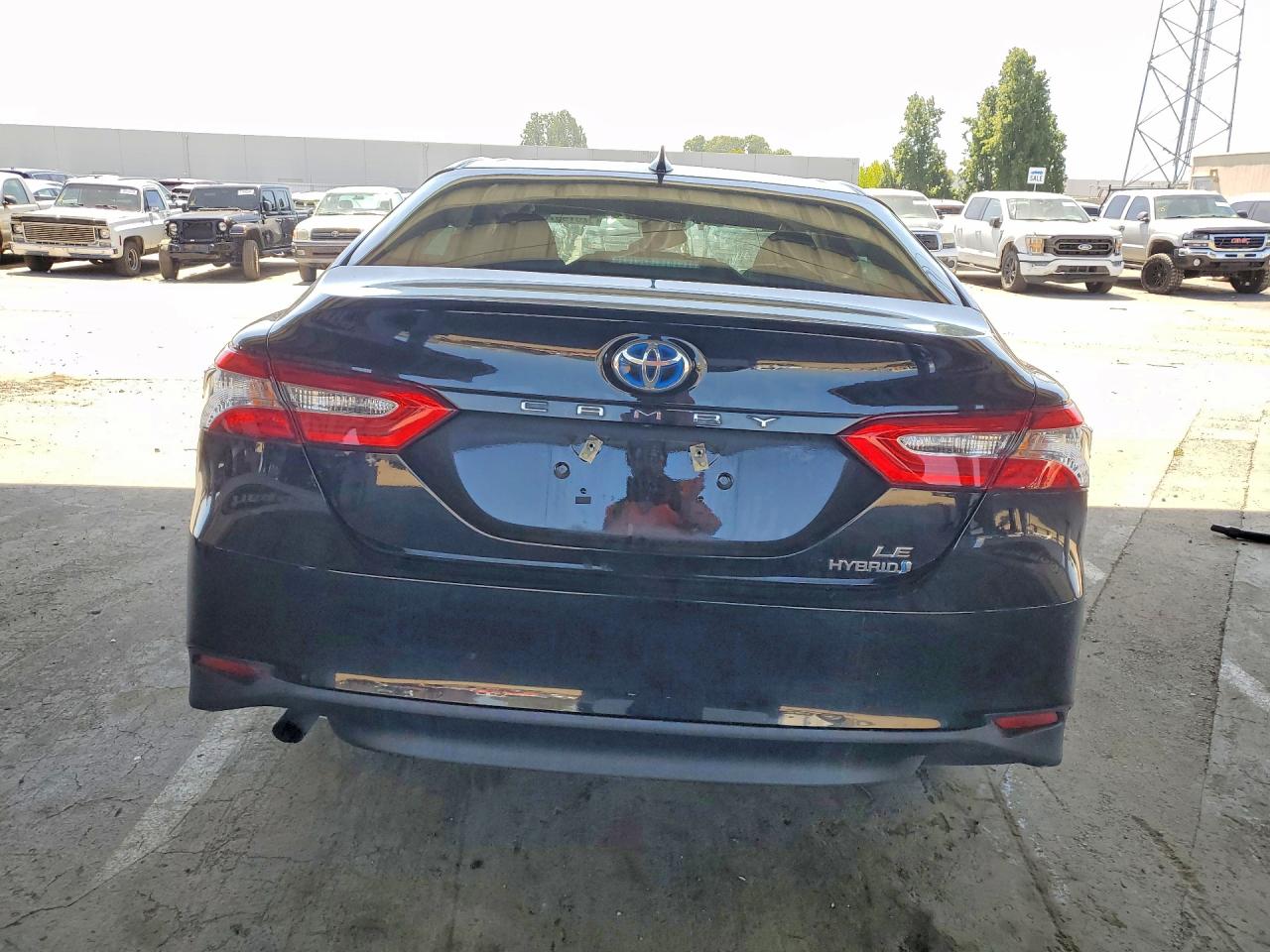 2020 TOYOTA CAMRY LE photo 16