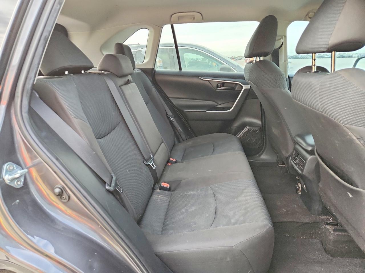 2022 TOYOTA RAV4 LE photo 11
