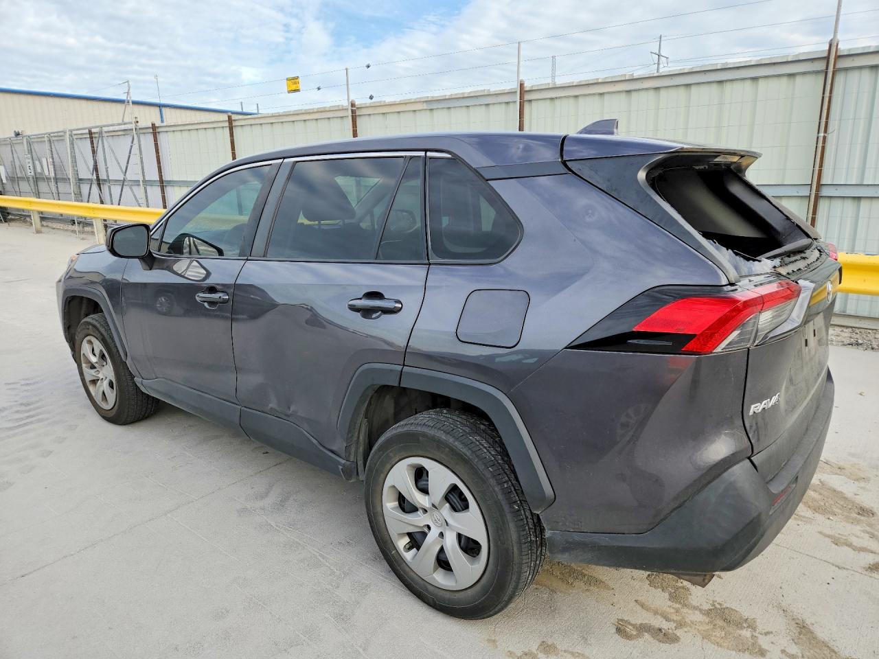 2022 TOYOTA RAV4 LE photo 2