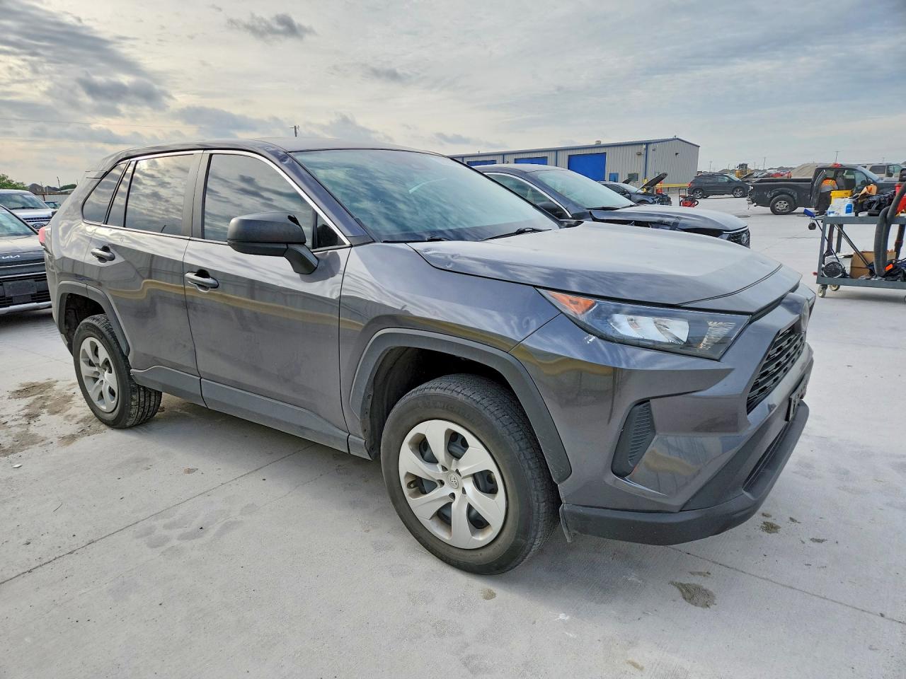 2022 TOYOTA RAV4 LE photo 4