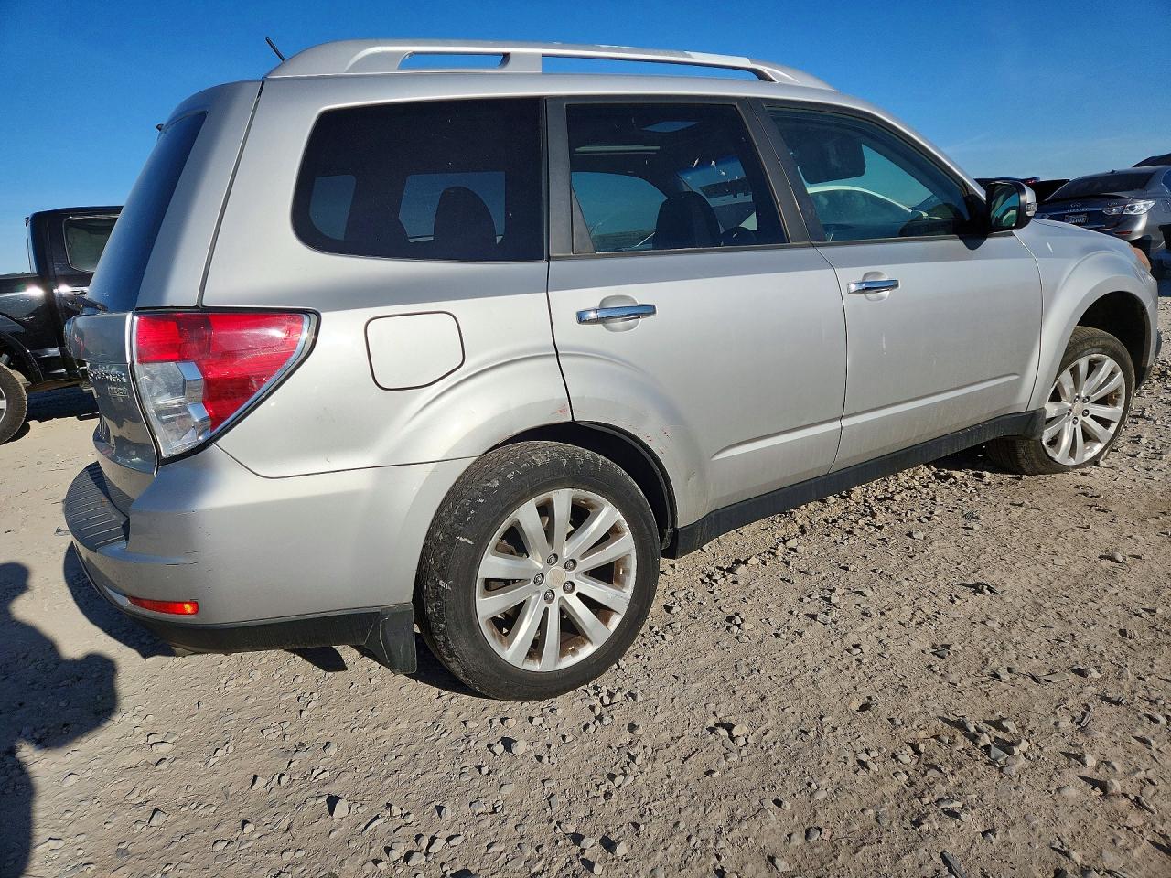 2011 SUBARU FORESTER TOURING photo 3