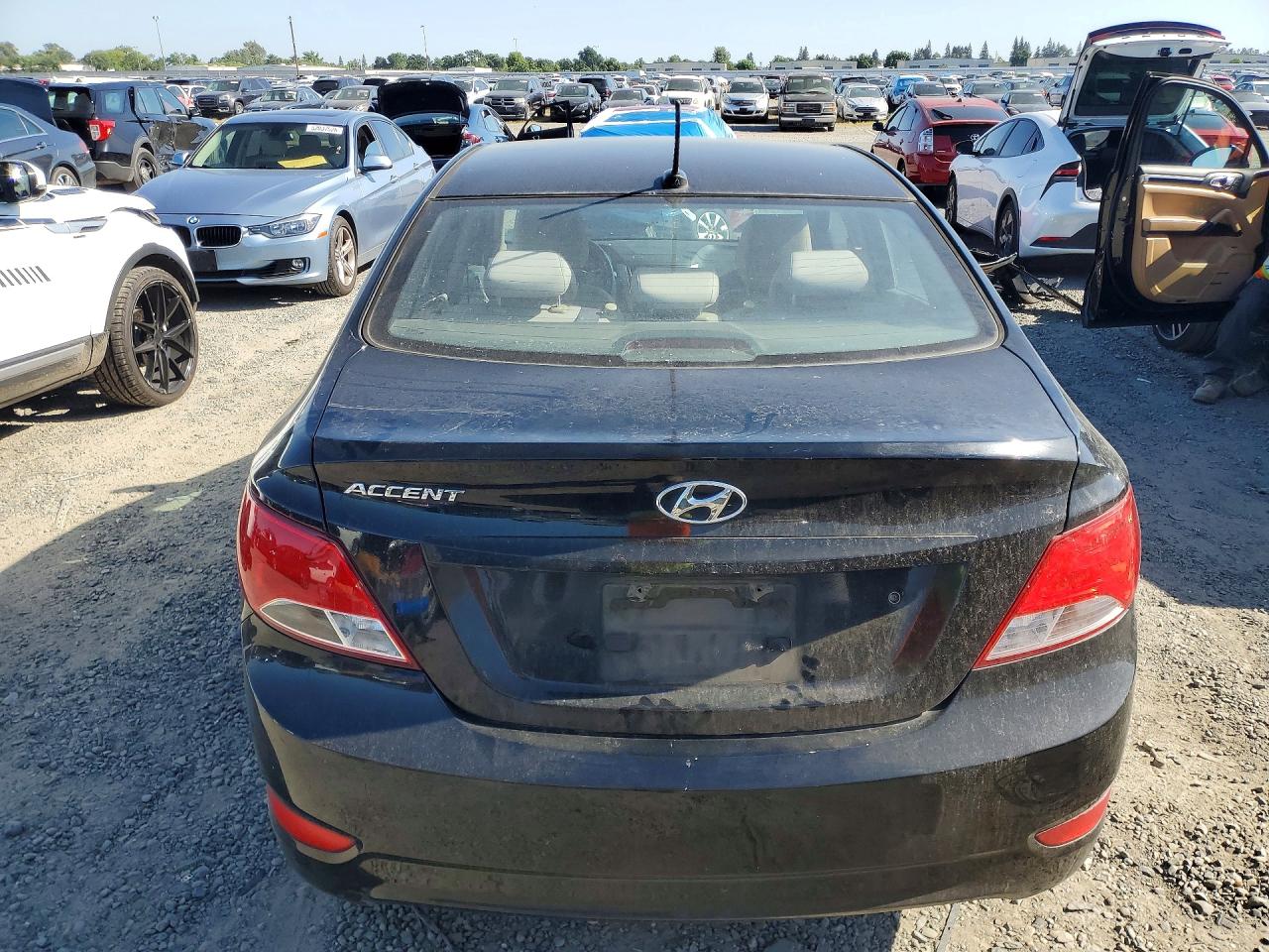 2016 HYUNDAI ACCENT SE photo 16