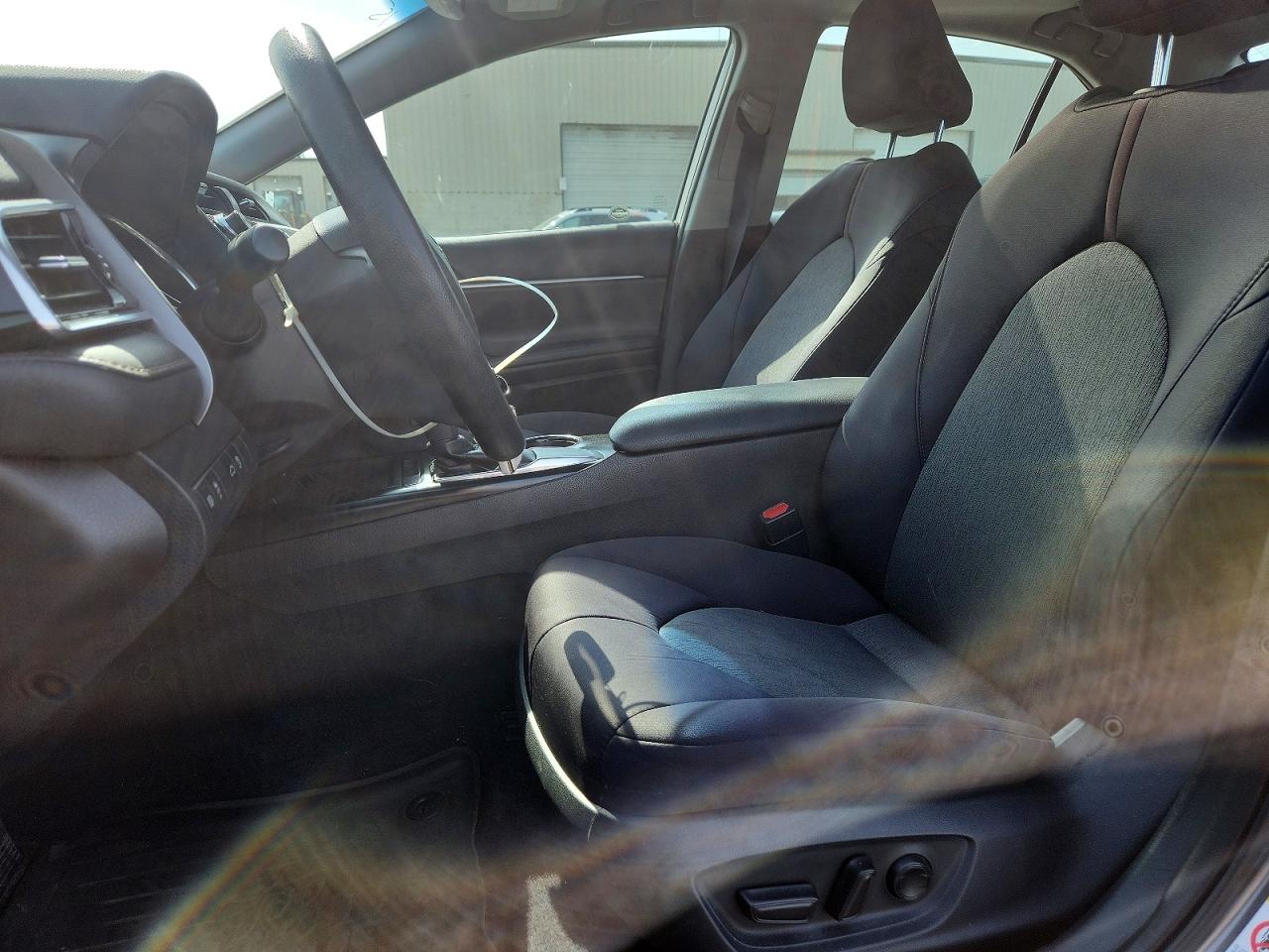 2018 TOYOTA CAMRY LE photo 19