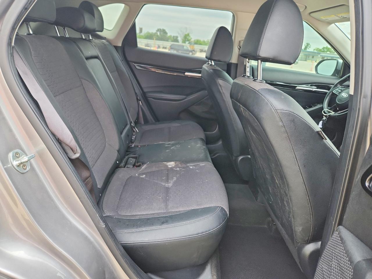 2021 KIA SELTOS S photo 21