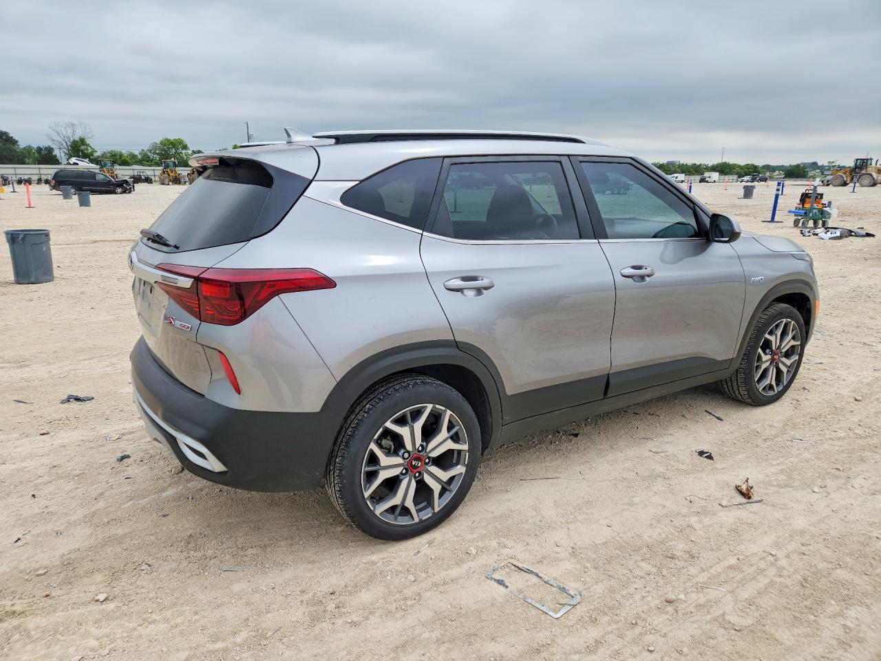 2021 KIA SELTOS S photo 5