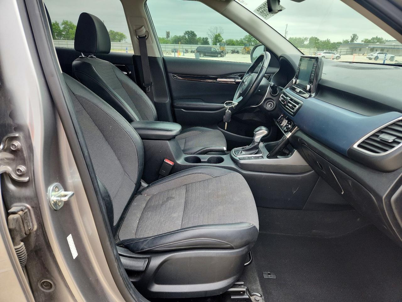 2021 KIA SELTOS S photo 13
