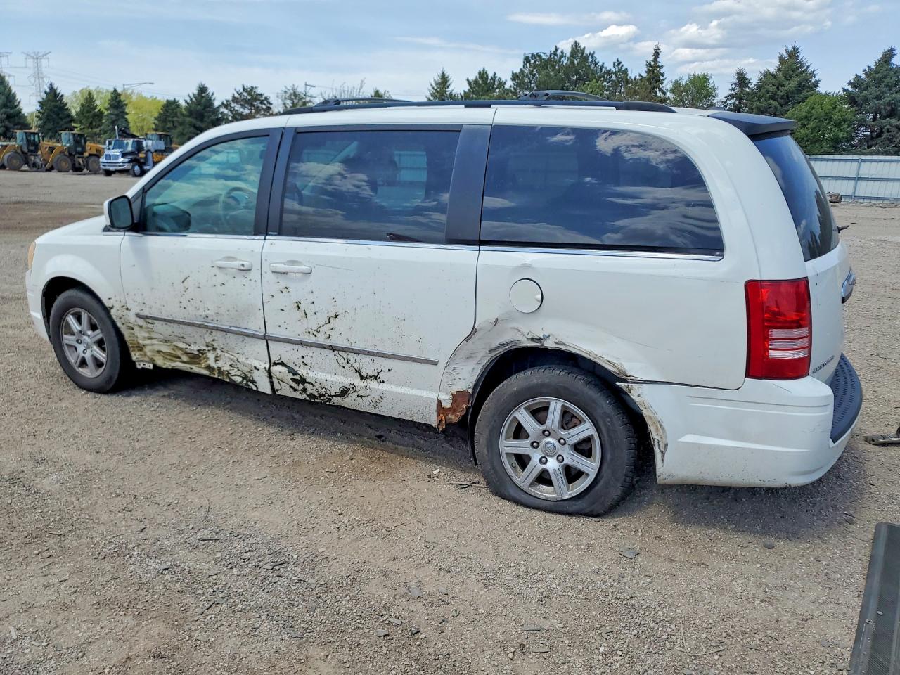 2010 CHRYSLER TOWN & COUNTRY TOURING photo 3
