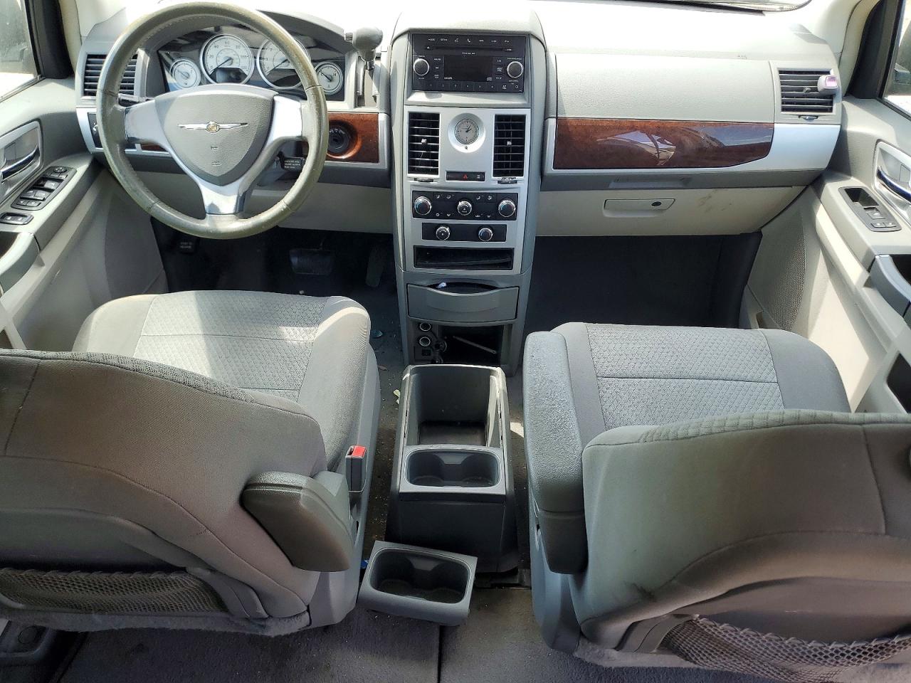 2010 CHRYSLER TOWN & COUNTRY TOURING photo 15
