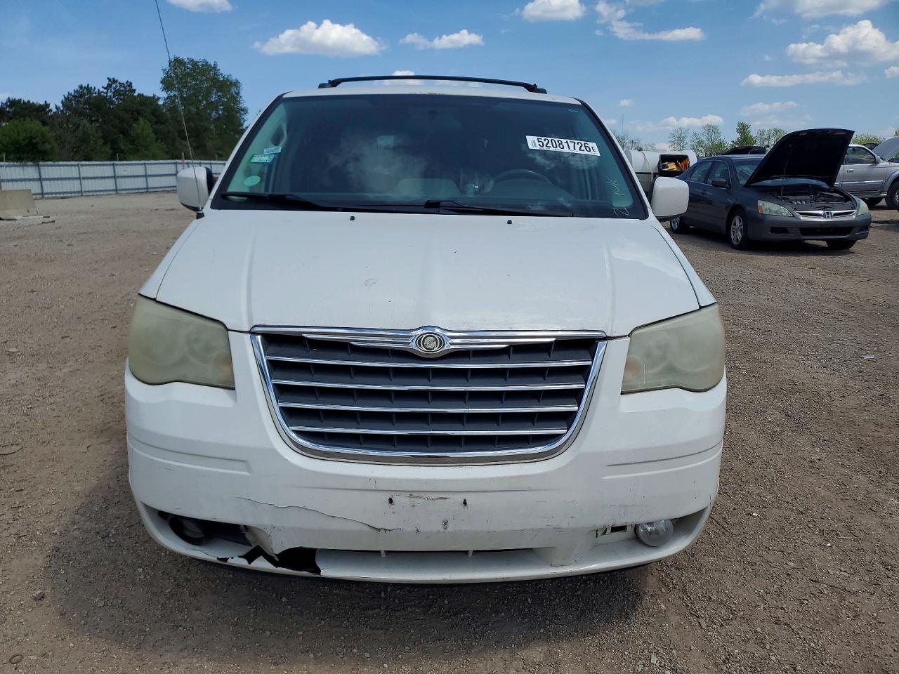 2010 CHRYSLER TOWN & COUNTRY TOURING photo 9
