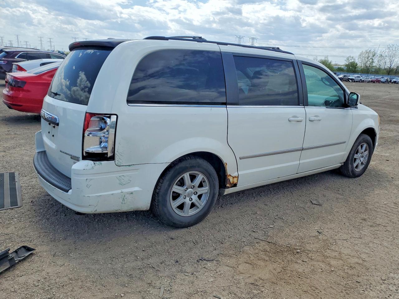 2010 CHRYSLER TOWN & COUNTRY TOURING photo 5