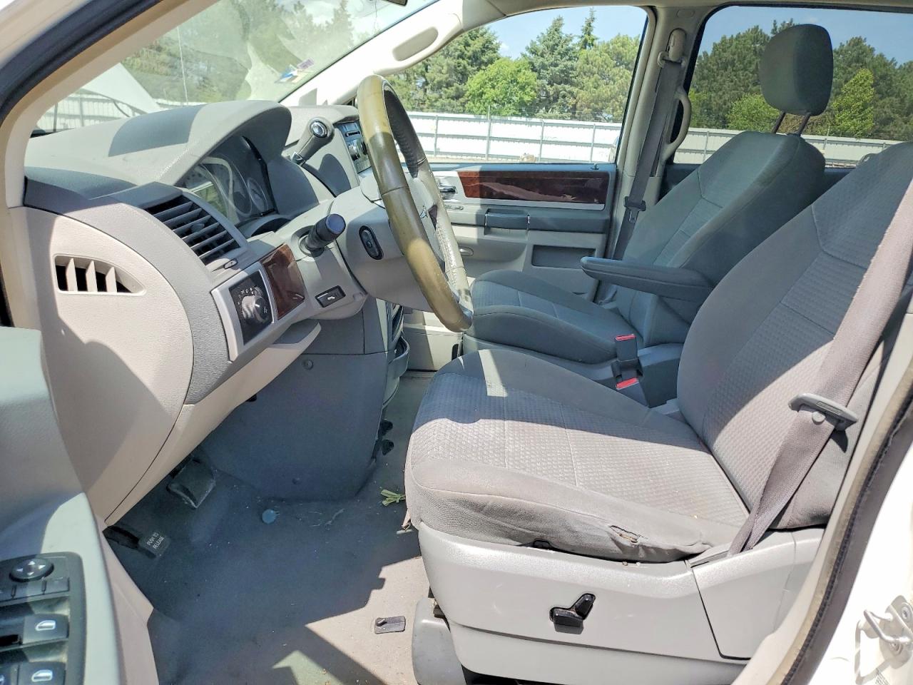 2010 CHRYSLER TOWN & COUNTRY TOURING photo 13