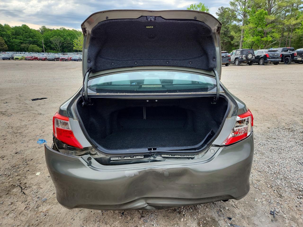 2013 TOYOTA CAMRY LE photo 16
