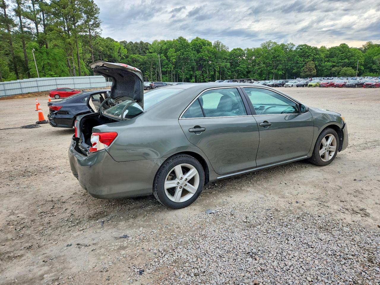2013 TOYOTA CAMRY LE photo 7