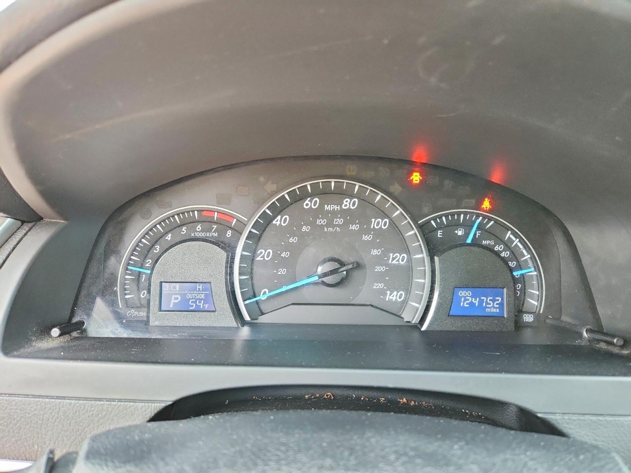 2013 TOYOTA CAMRY LE photo 25