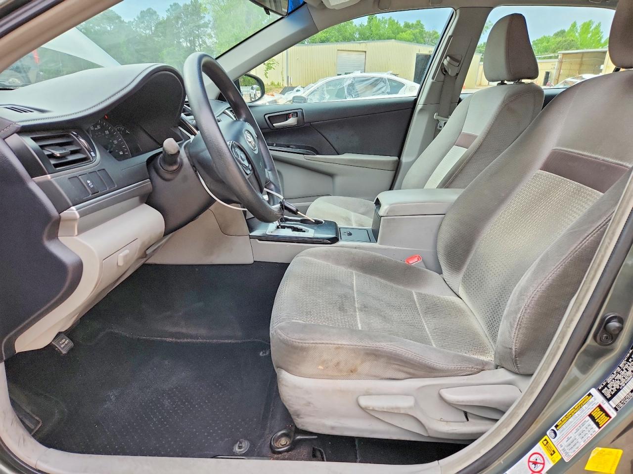 2013 TOYOTA CAMRY LE photo 19