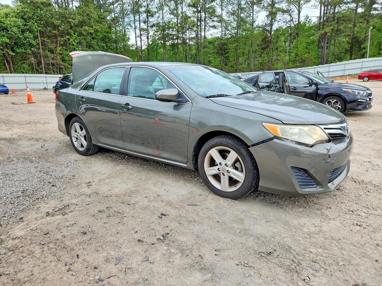 2013 TOYOTA CAMRY LE photo 10