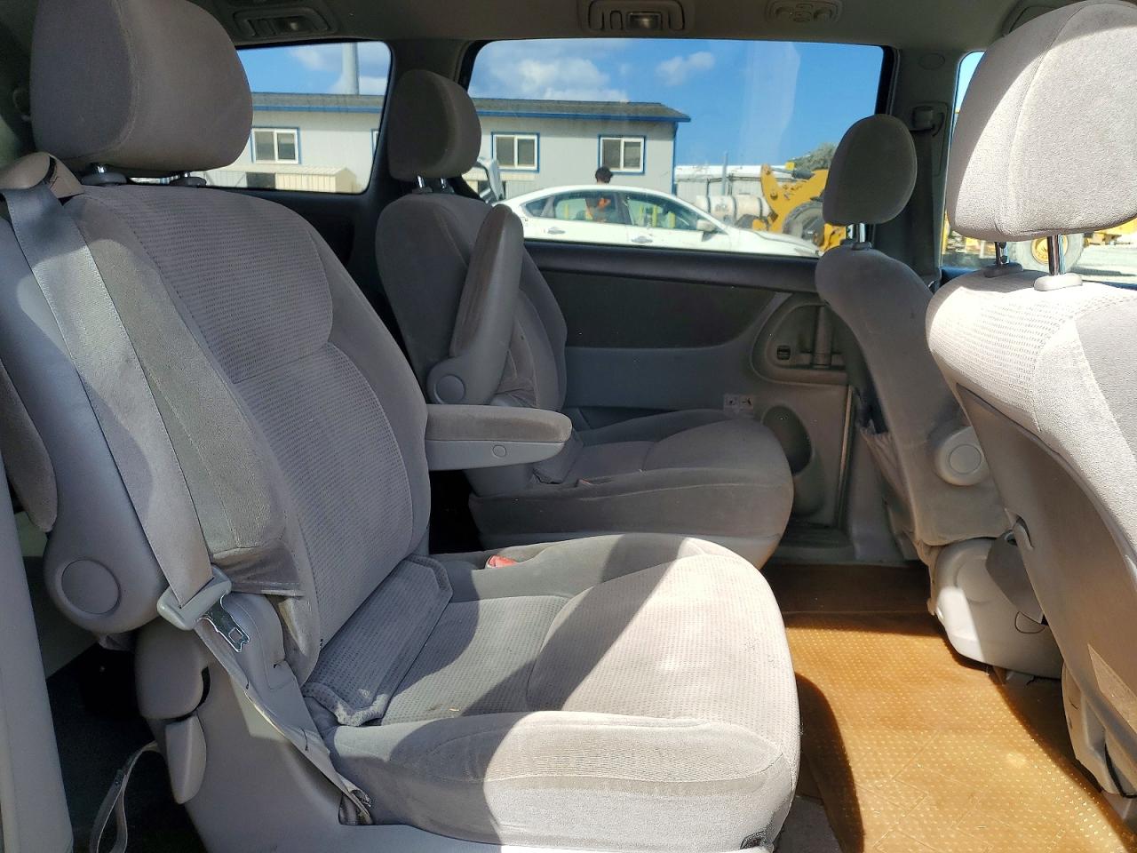 2004 TOYOTA SIENNA CE 7 PASSENGER photo 21