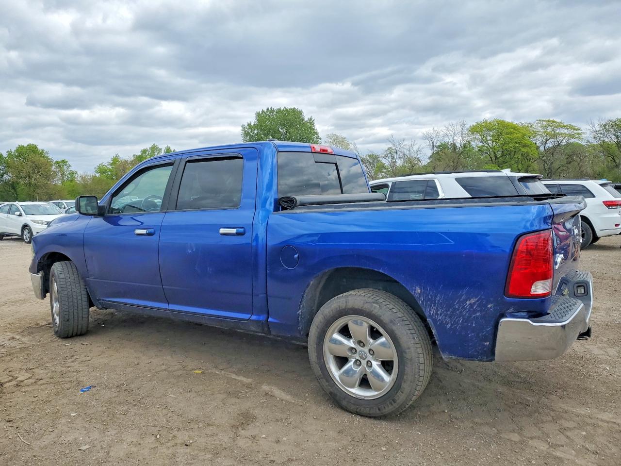 2014 RAM 1500 SLT photo 3