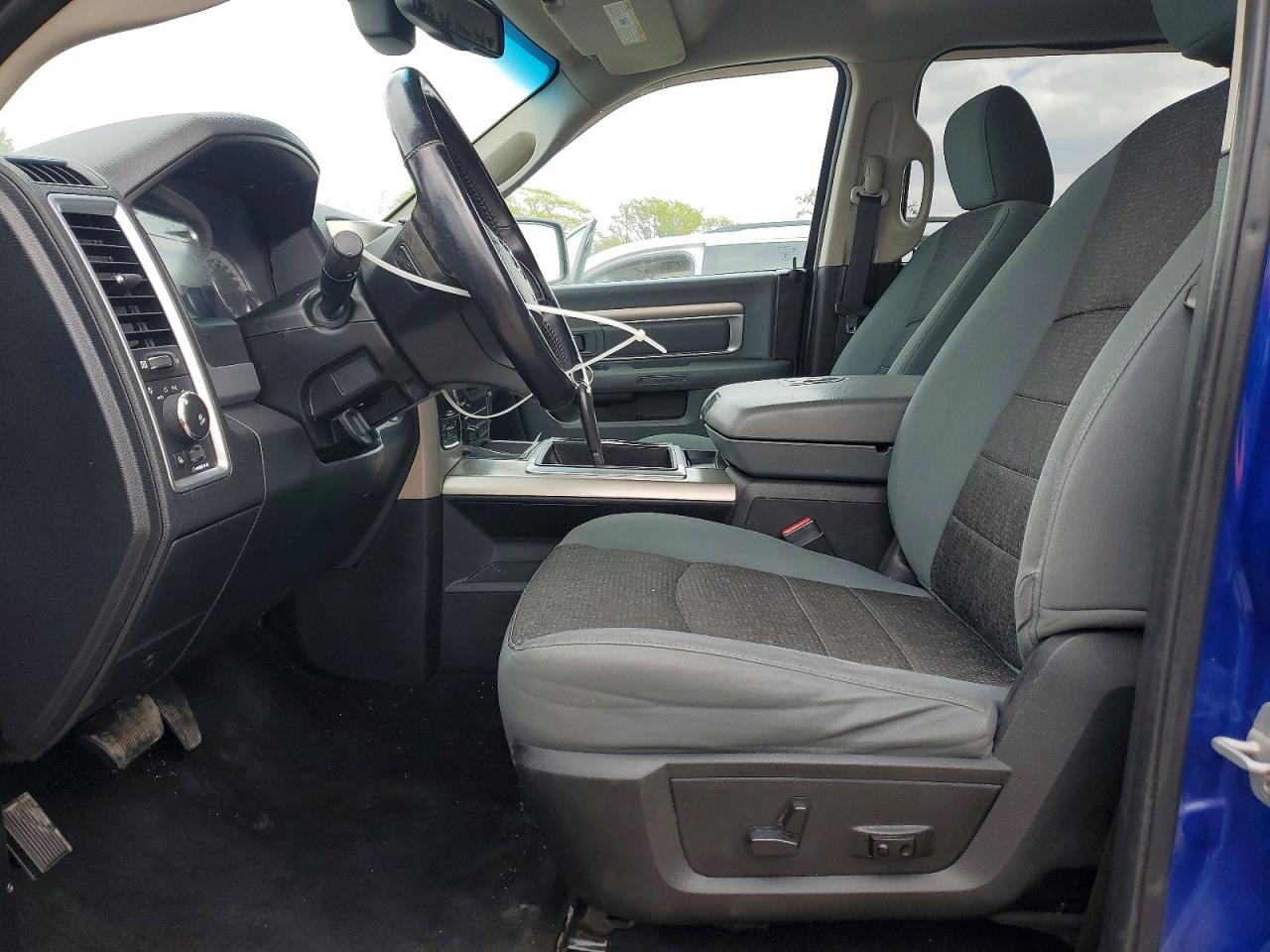 2014 RAM 1500 SLT photo 13