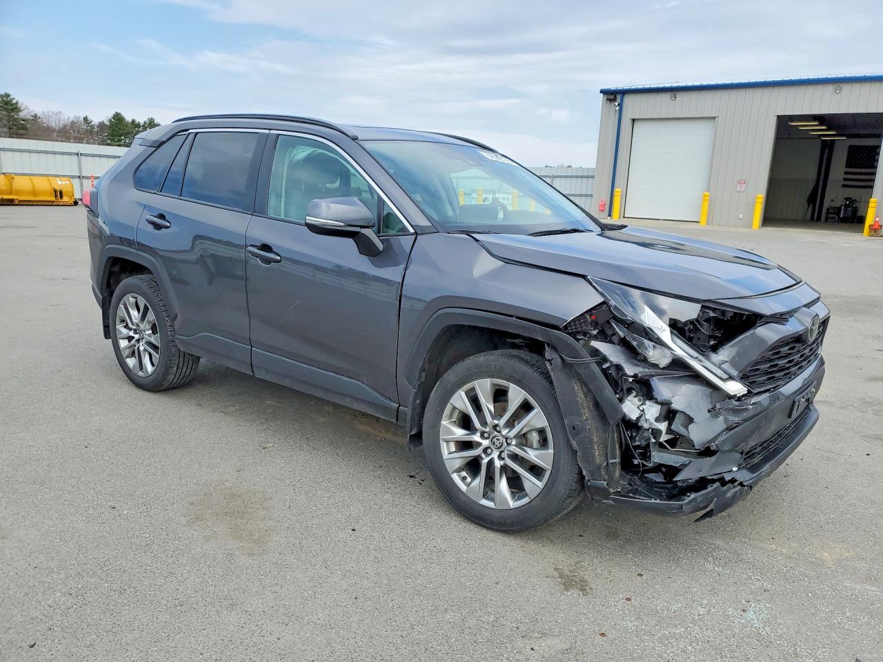 2024 TOYOTA RAV4 XLE PREMIUM photo 10