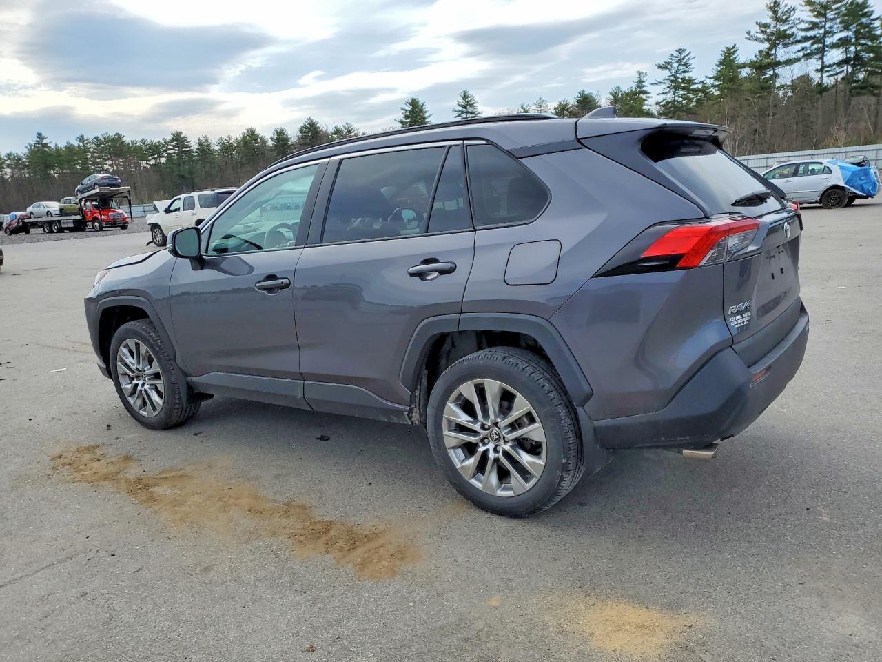 2024 TOYOTA RAV4 XLE PREMIUM photo 4