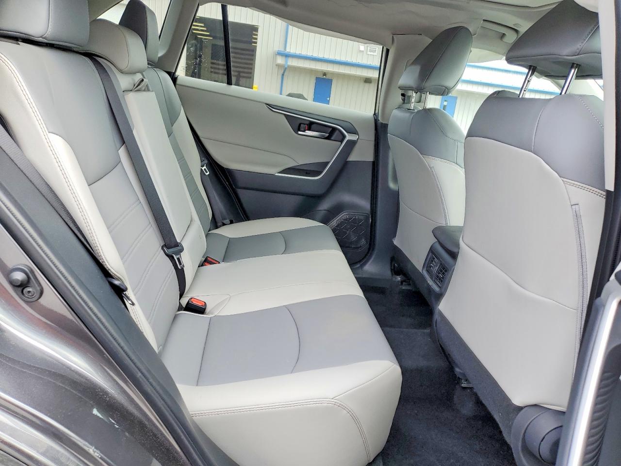 2024 TOYOTA RAV4 XLE PREMIUM photo 28