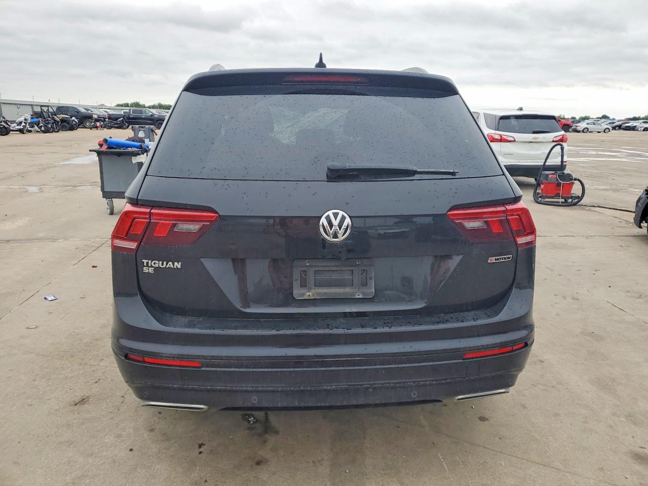 2021 VOLKSWAGEN TIGUAN SE photo 11