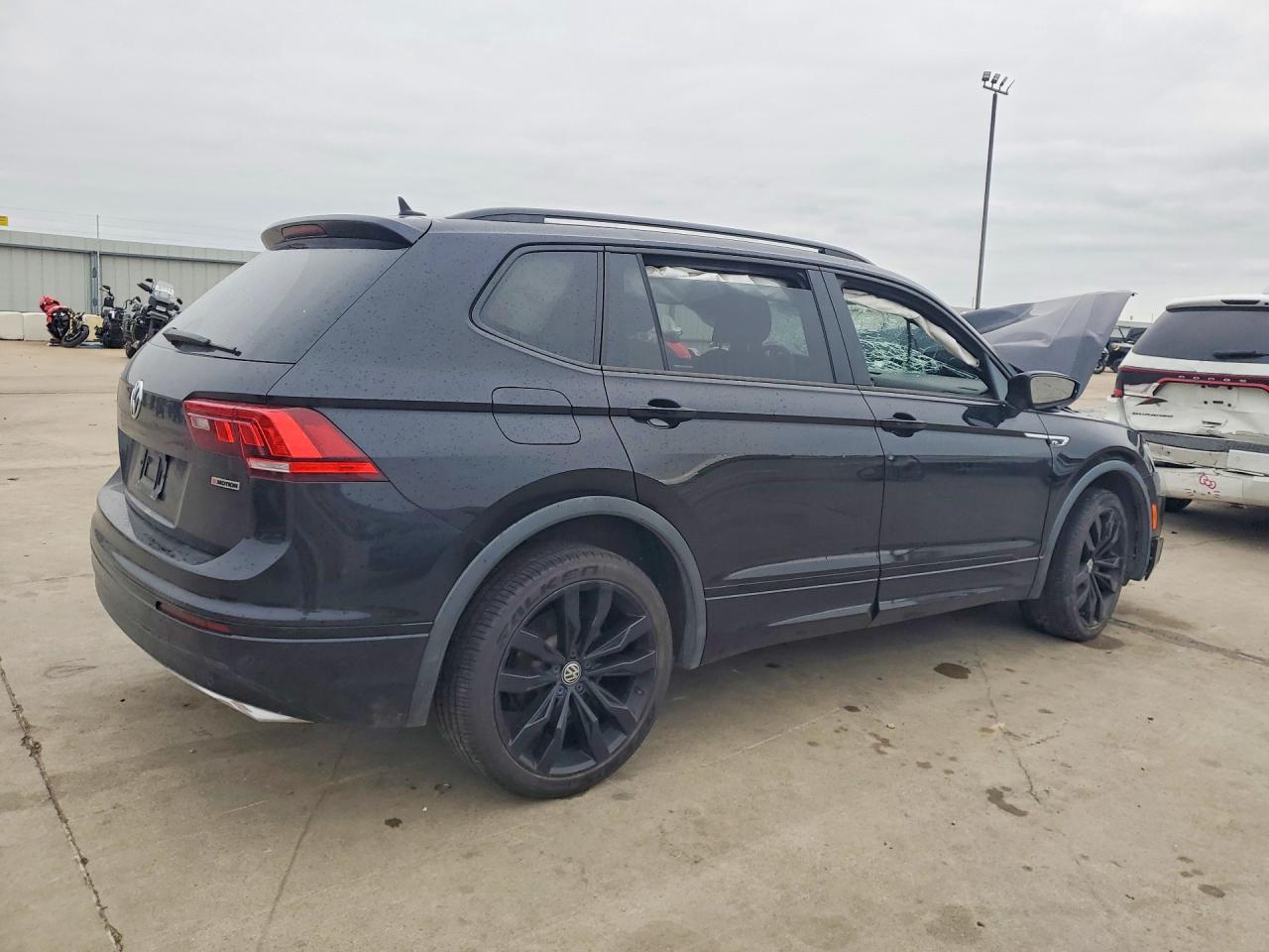 2021 VOLKSWAGEN TIGUAN SE photo 5