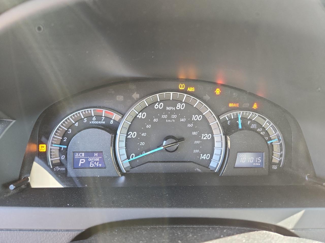 2014 TOYOTA CAMRY SE photo 25