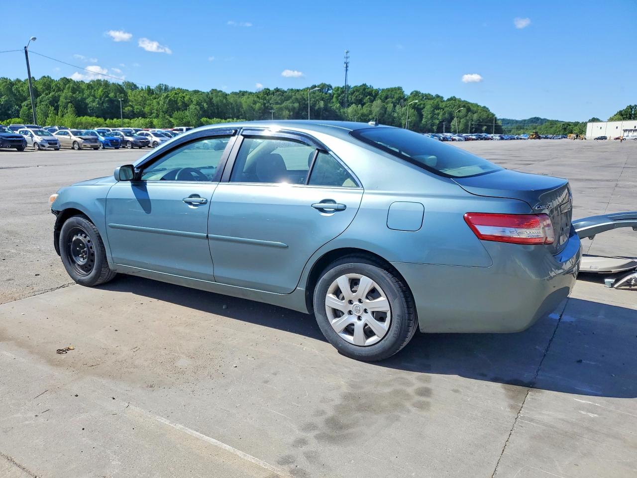 2010 TOYOTA CAMRY LE photo 3