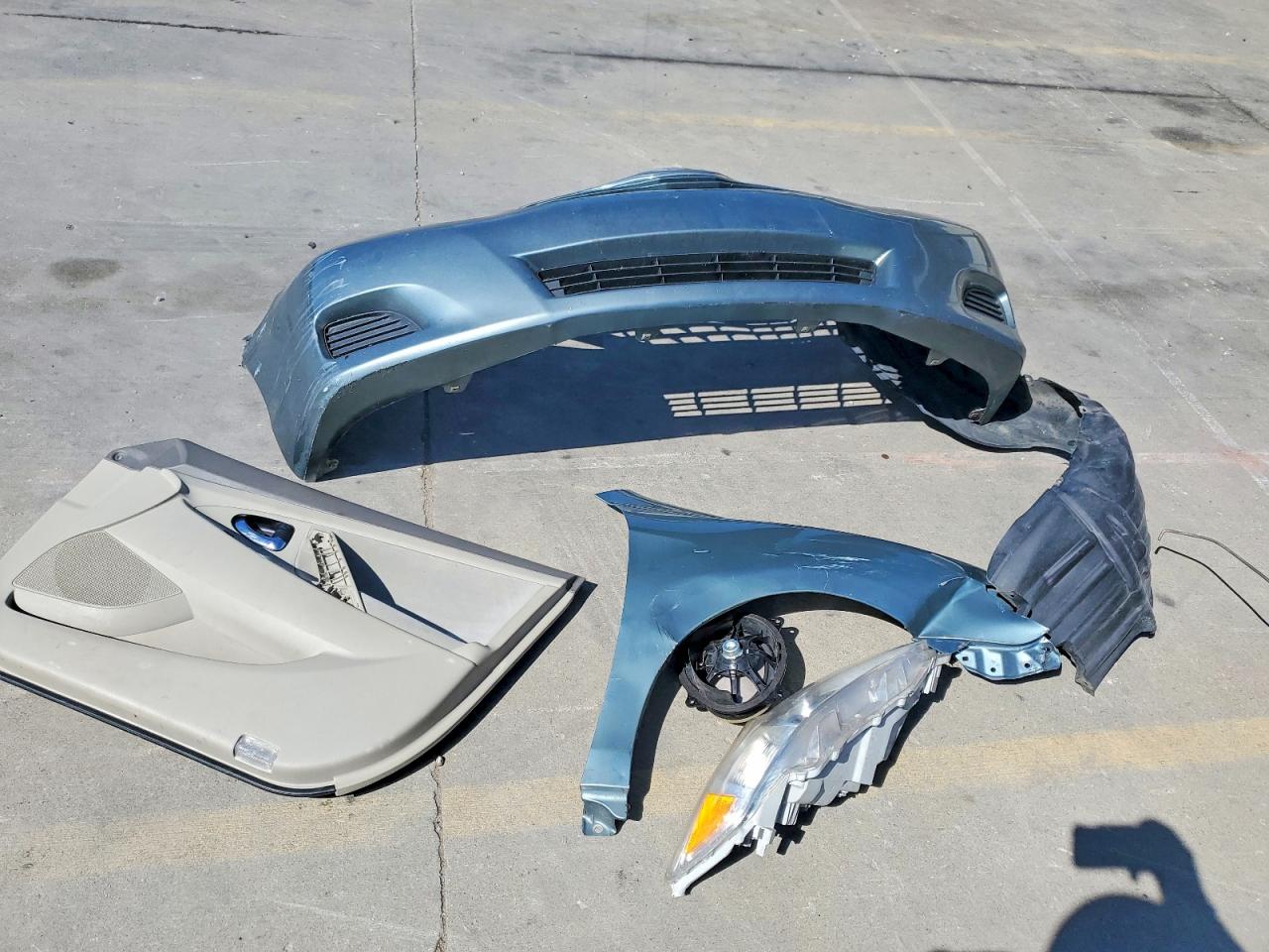 2010 TOYOTA CAMRY LE photo 23