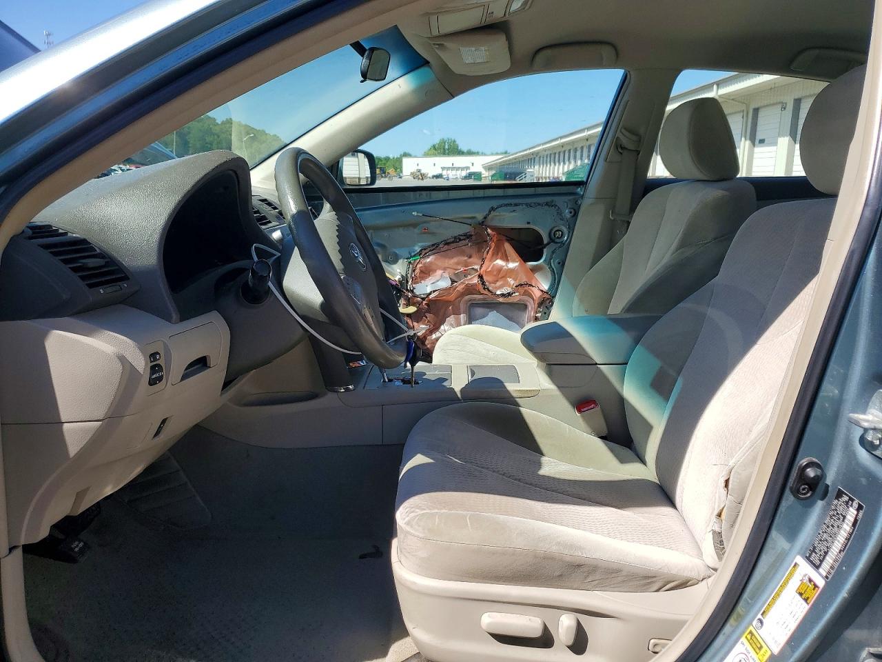 2010 TOYOTA CAMRY LE photo 13