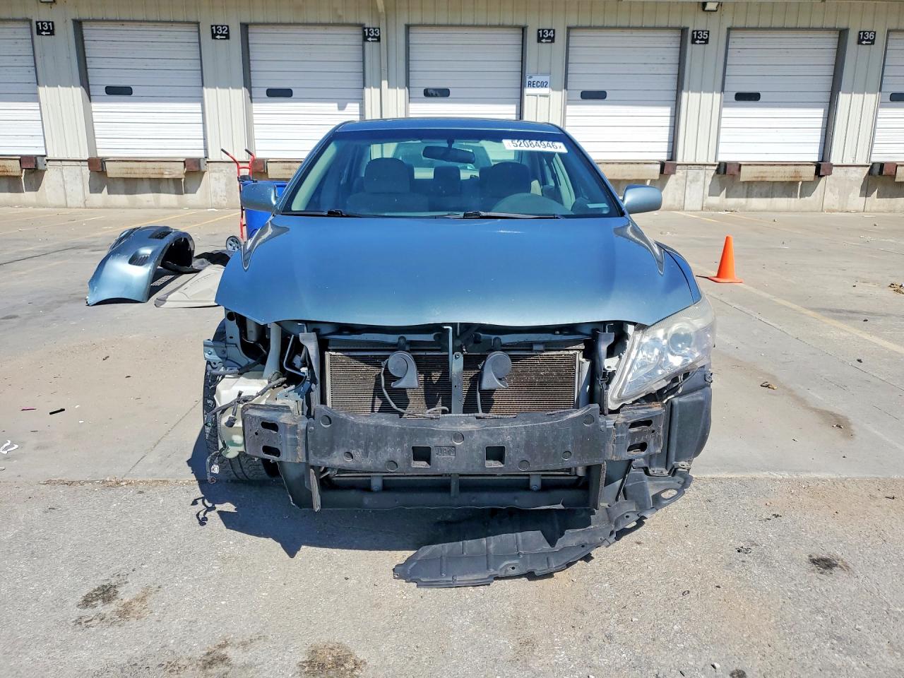 2010 TOYOTA CAMRY LE photo 9