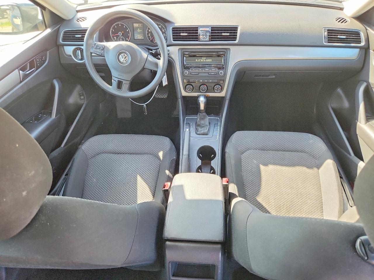 2014 VOLKSWAGEN PASSAT S photo 15