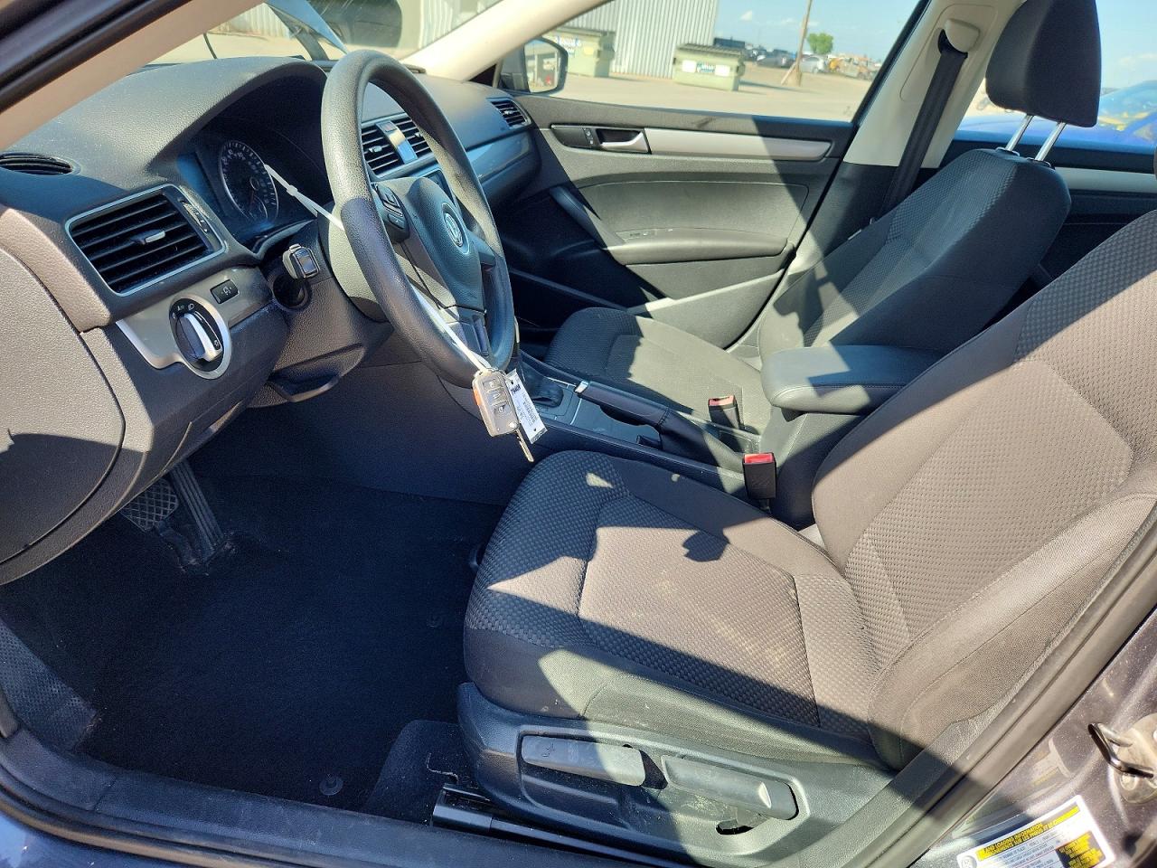 2014 VOLKSWAGEN PASSAT S photo 13