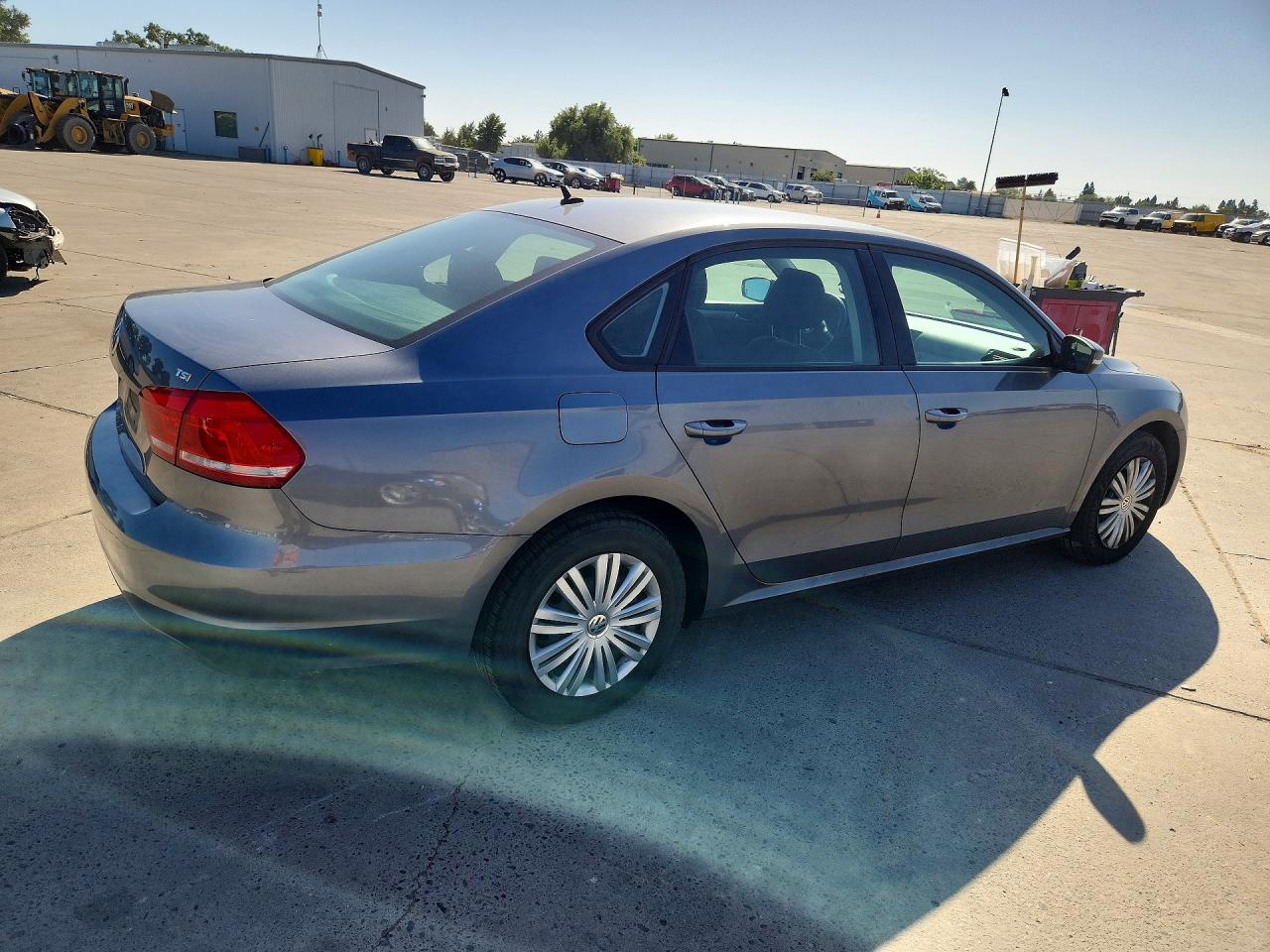 2014 VOLKSWAGEN PASSAT S photo 5