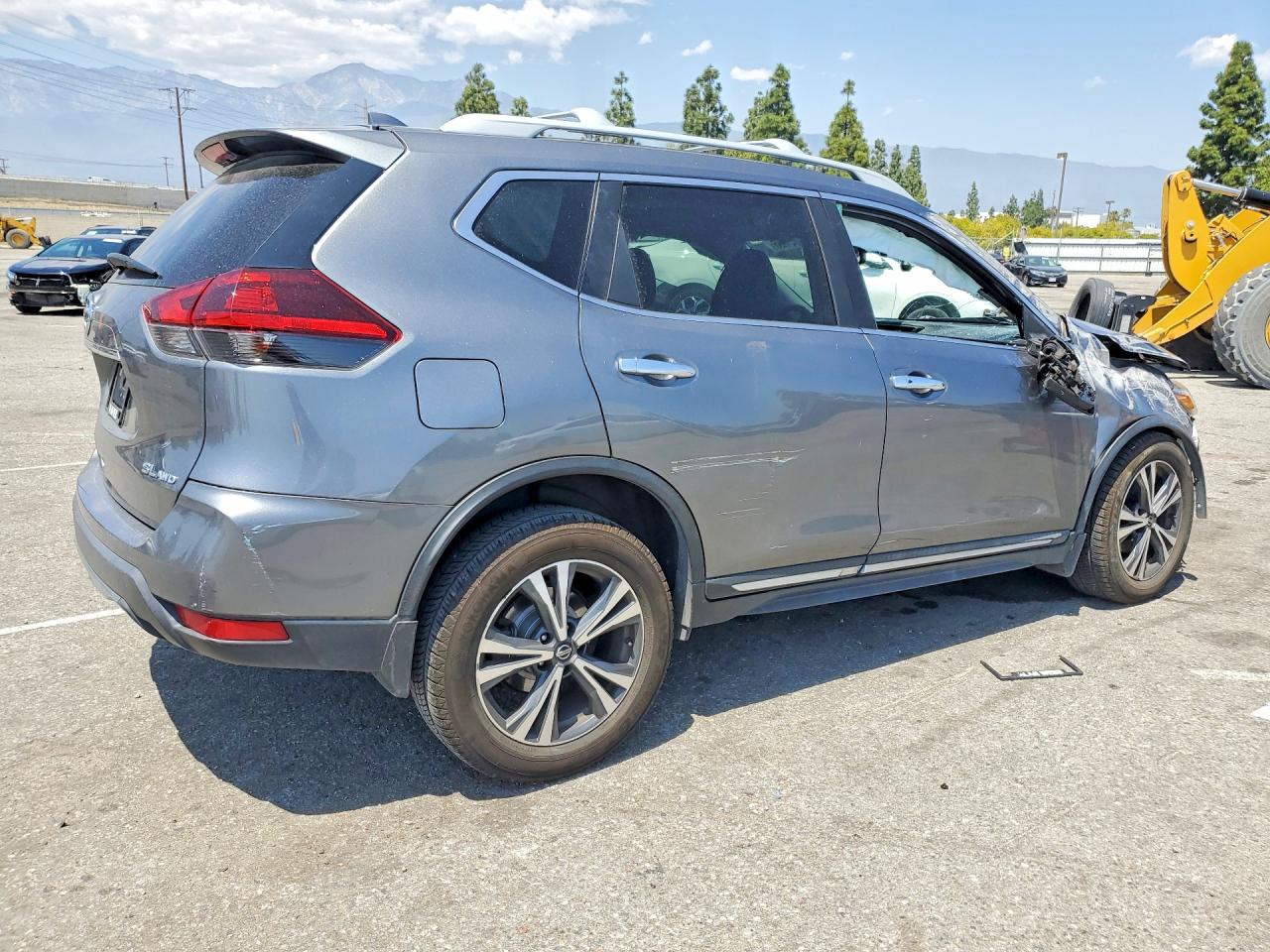 2018 NISSAN ROGUE SL photo 5