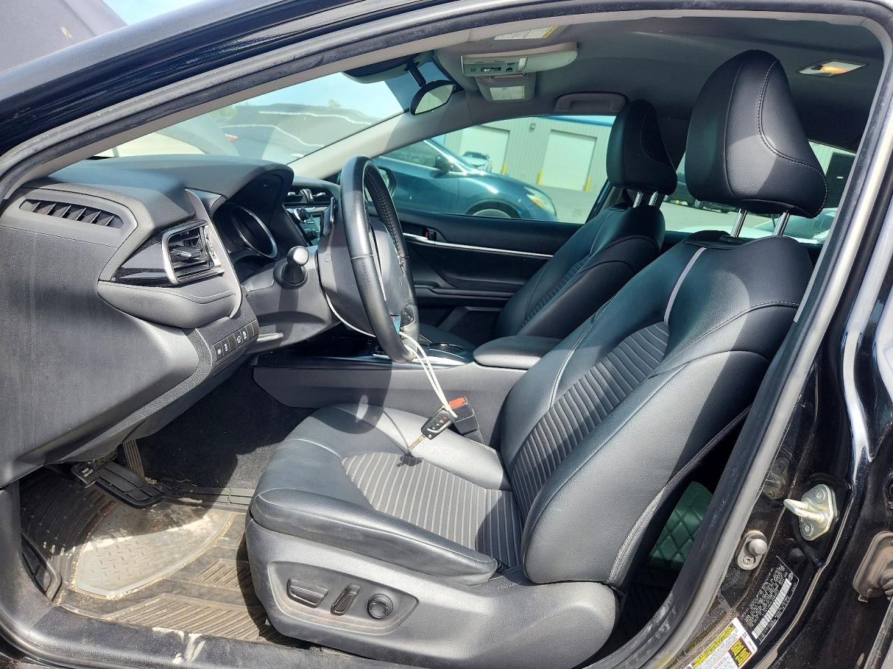 2020 TOYOTA CAMRY SE photo 19