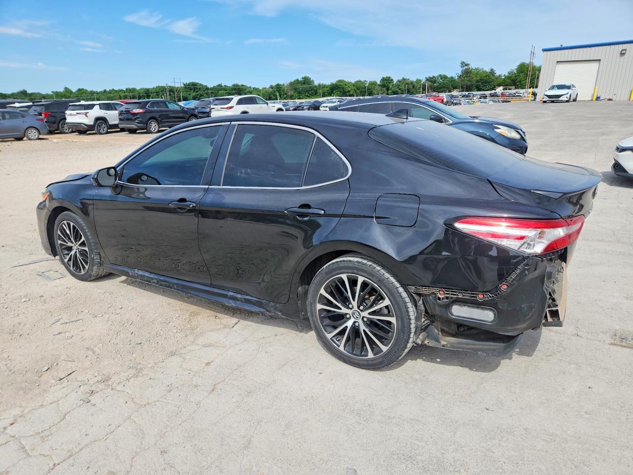 2020 TOYOTA CAMRY SE photo 4