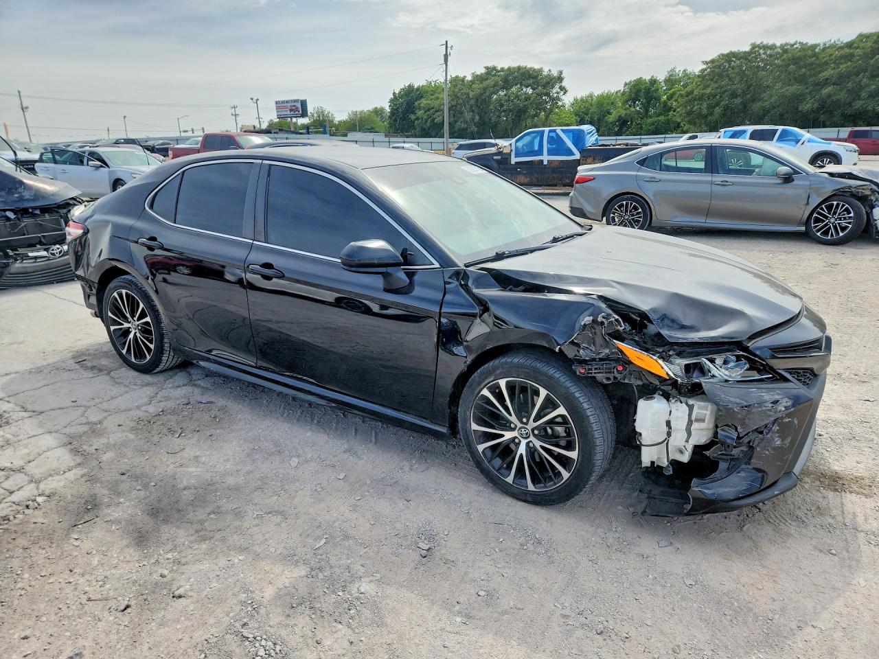 2020 TOYOTA CAMRY SE photo 10